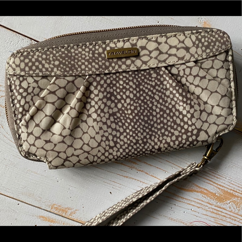 Travelon Zip-Around Wristlet